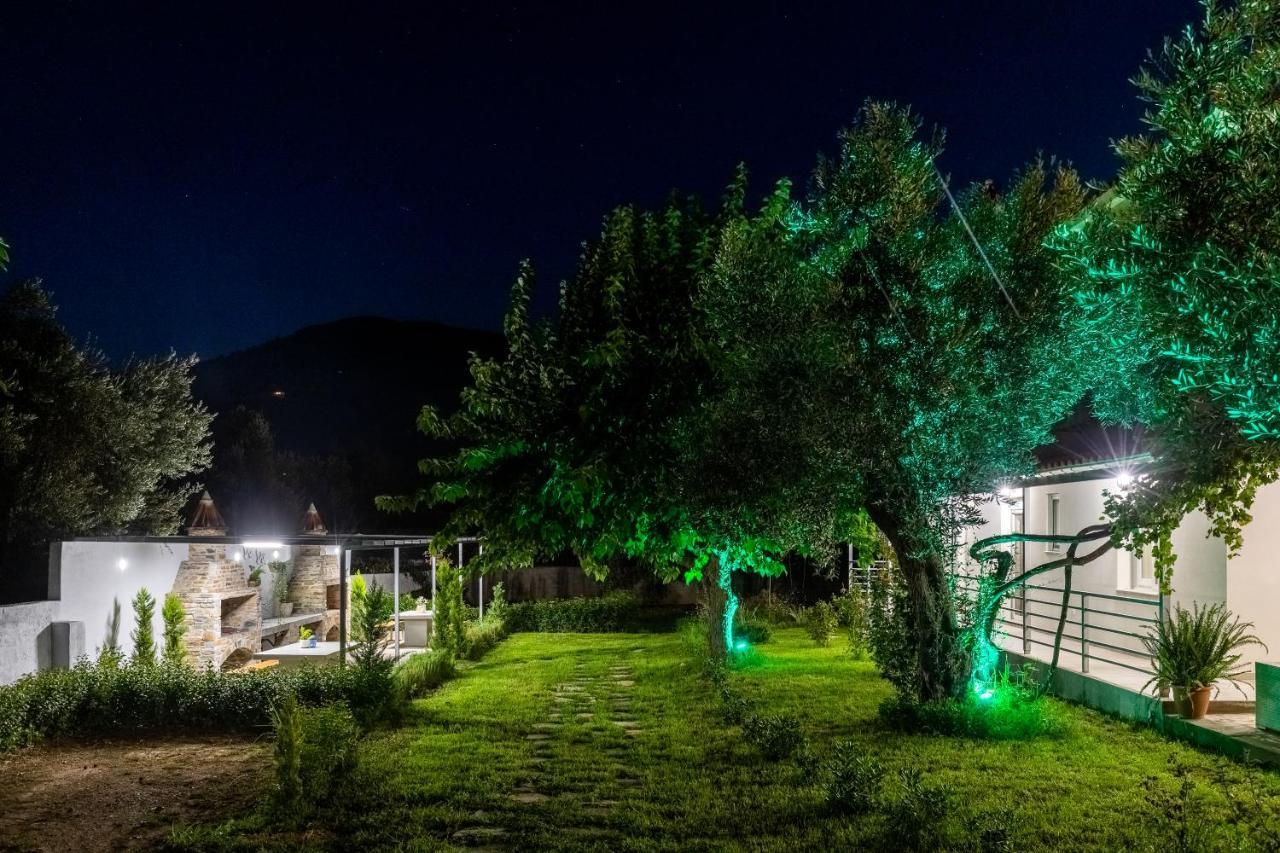 Artemis' Garden Skopelos Town
